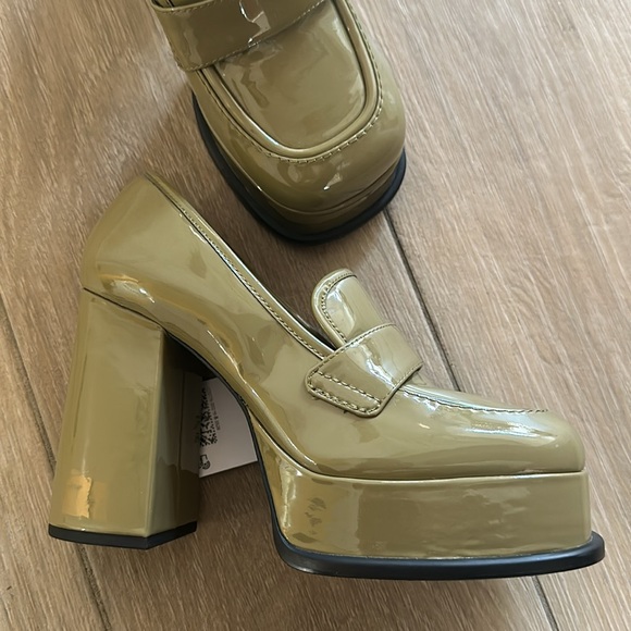 SOLD OUT NWT H&M PLATFORM HEELED LOAFERS OLIVE GREEN SIZE 7 - Picture 7 of 7